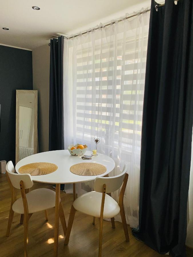 Apartment Ariella ยูร์มาลา ภายนอก รูปภาพ